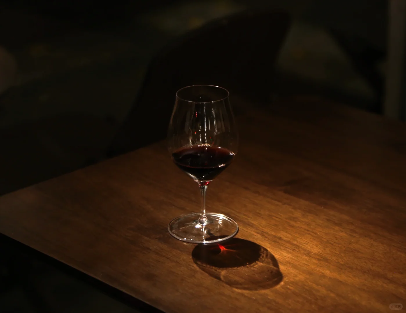 小小的便携葡萄酒自在杯，容量只有300多ml