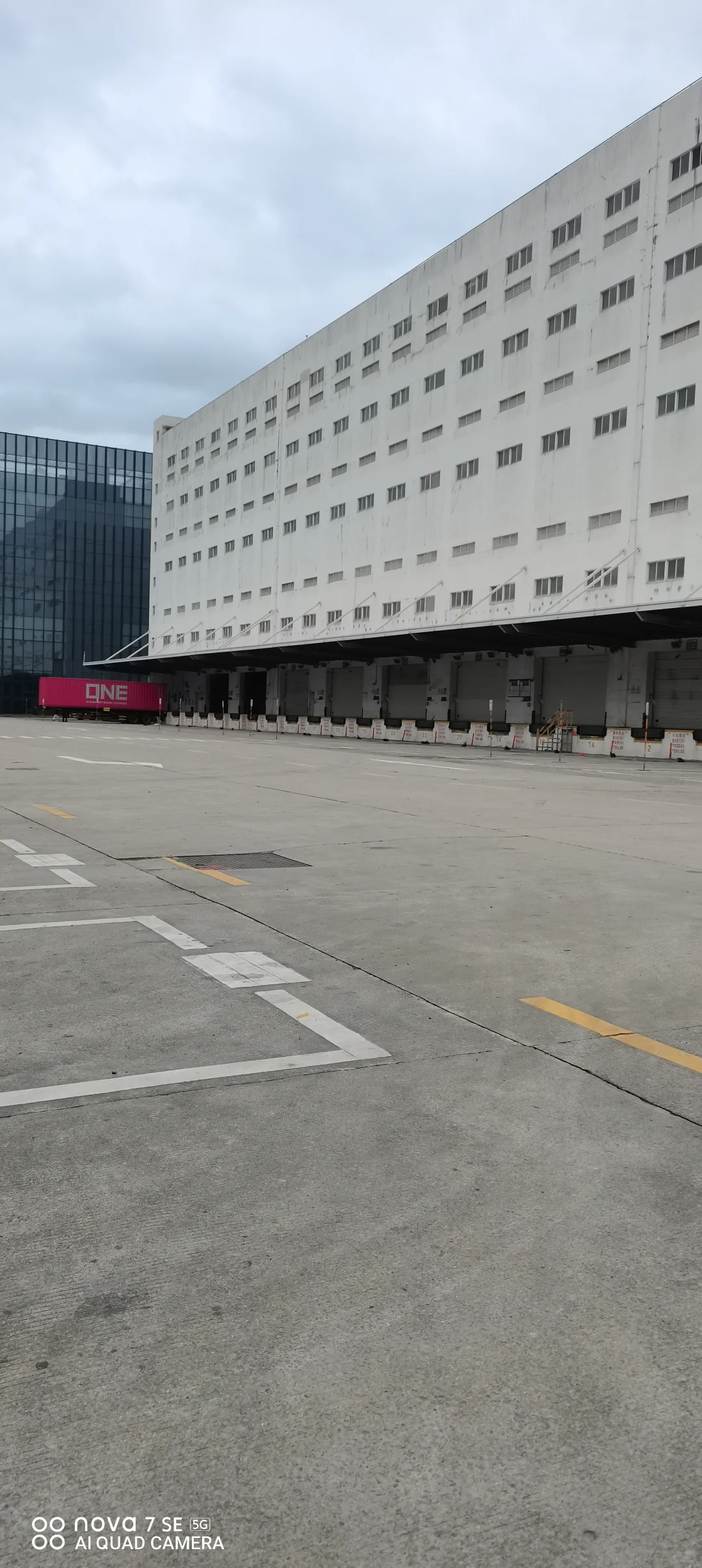 贵气又内敛的进口法国曼莎古堡红葡萄酒