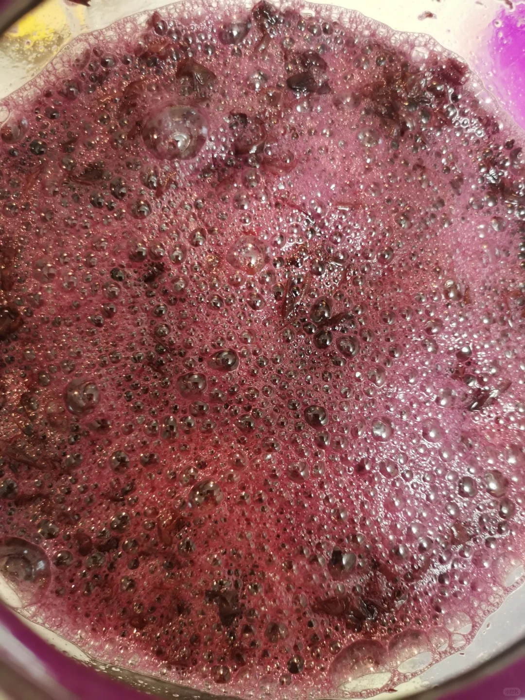 自酿葡萄酒第八天，冒沫子