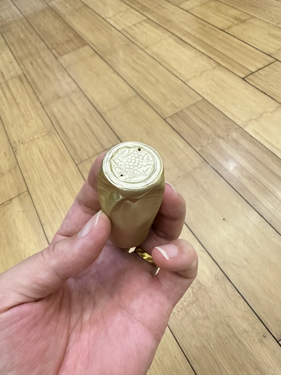 ＂震惊！角落挖到2017年的白葡萄酒还能喝吗