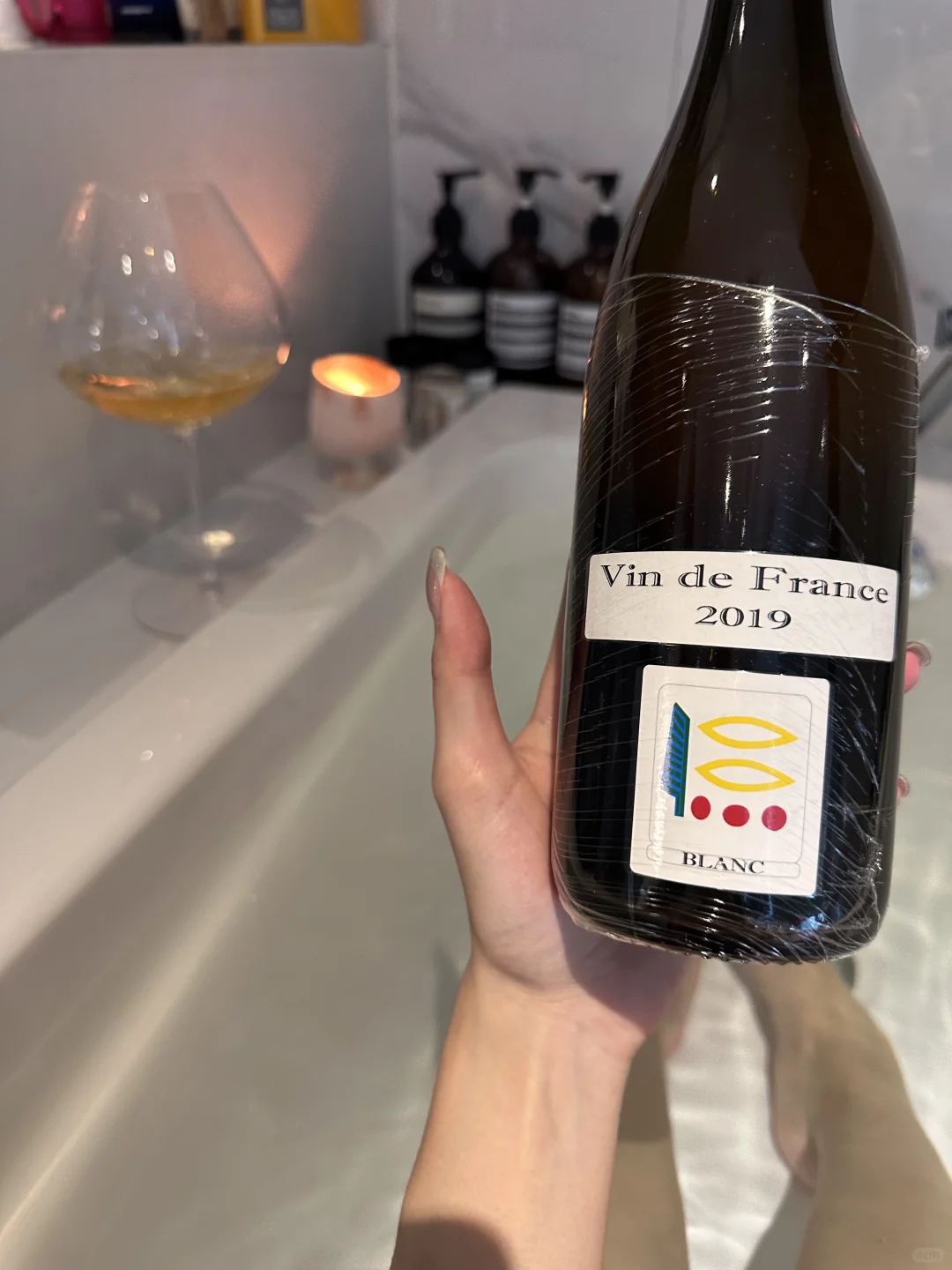 浴缸里喝菜刀 ?尝尝自然酒天花板