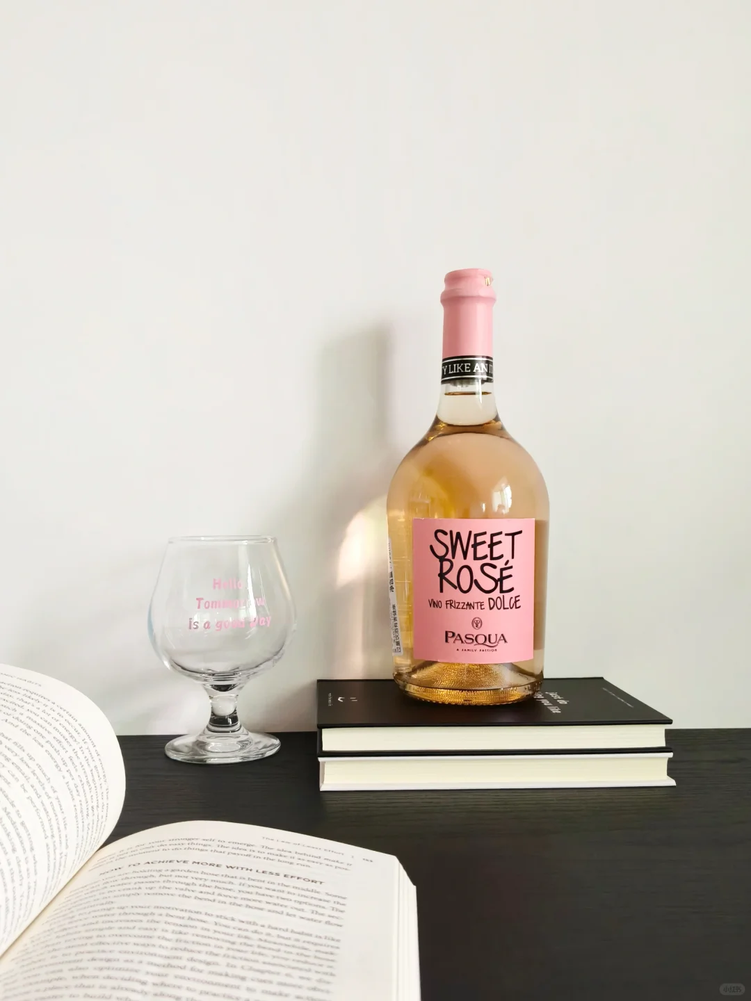 举杯 祝福妇女节快乐 ?