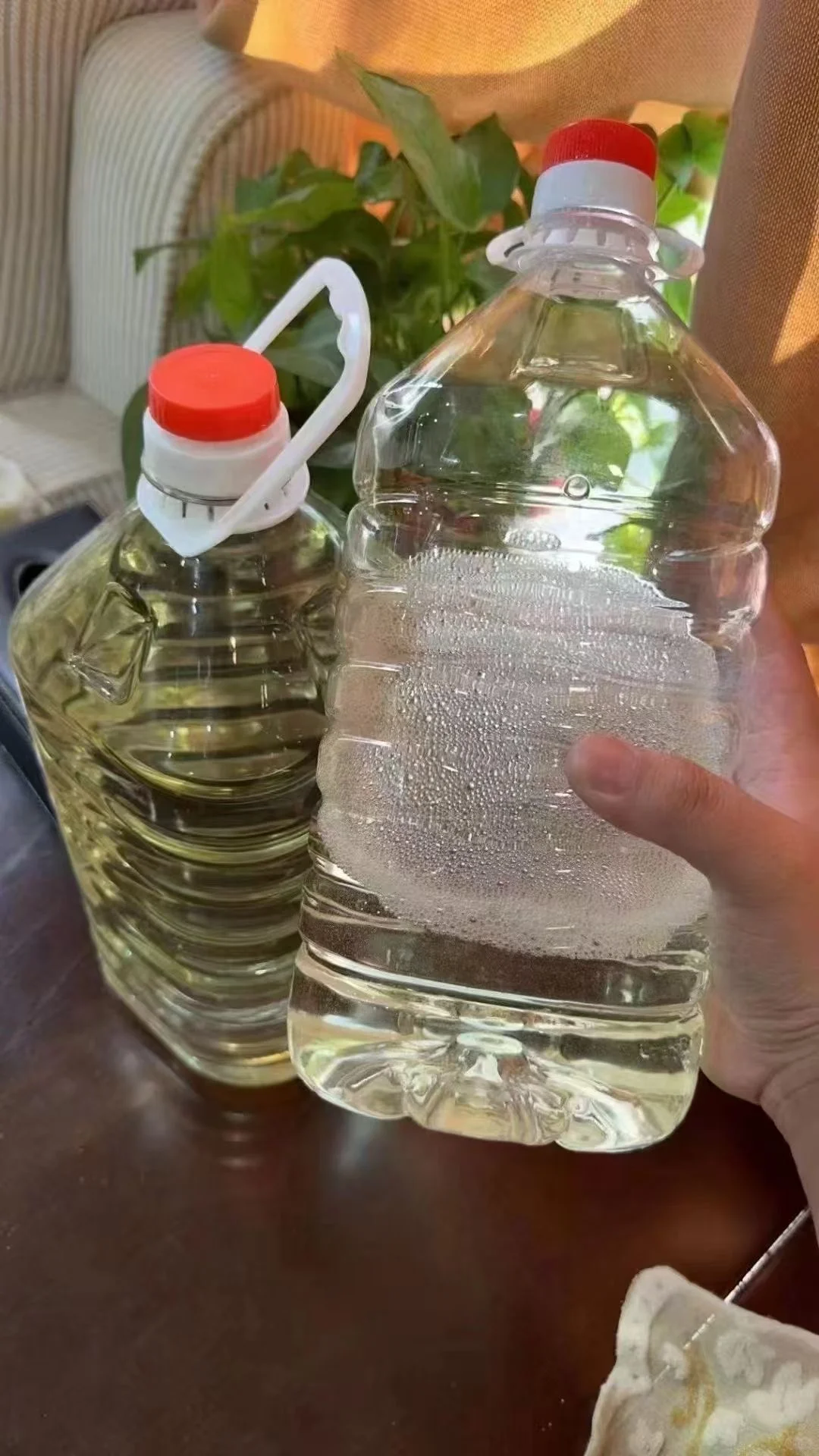 酒坛子里打老酒，闻着都醉呼呼的