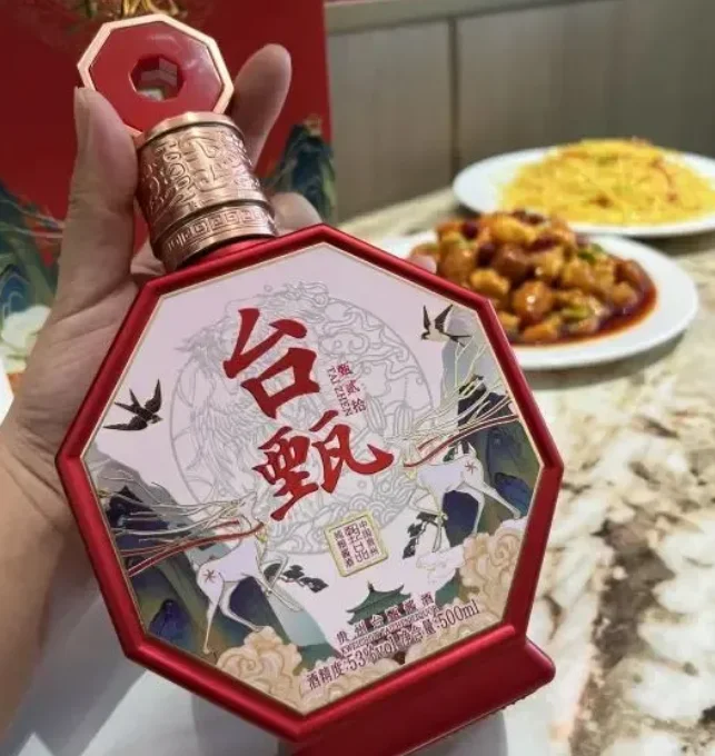 想在家宴上给客人留下好印象？这3款百元白酒入口绵柔，香气四溢