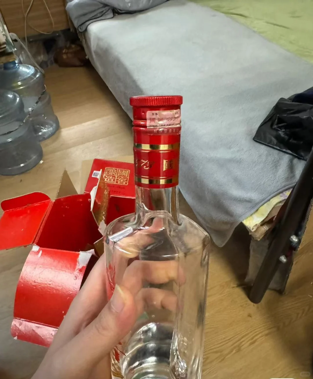 315 晚会救救孩子，网购白酒空瓶不给退