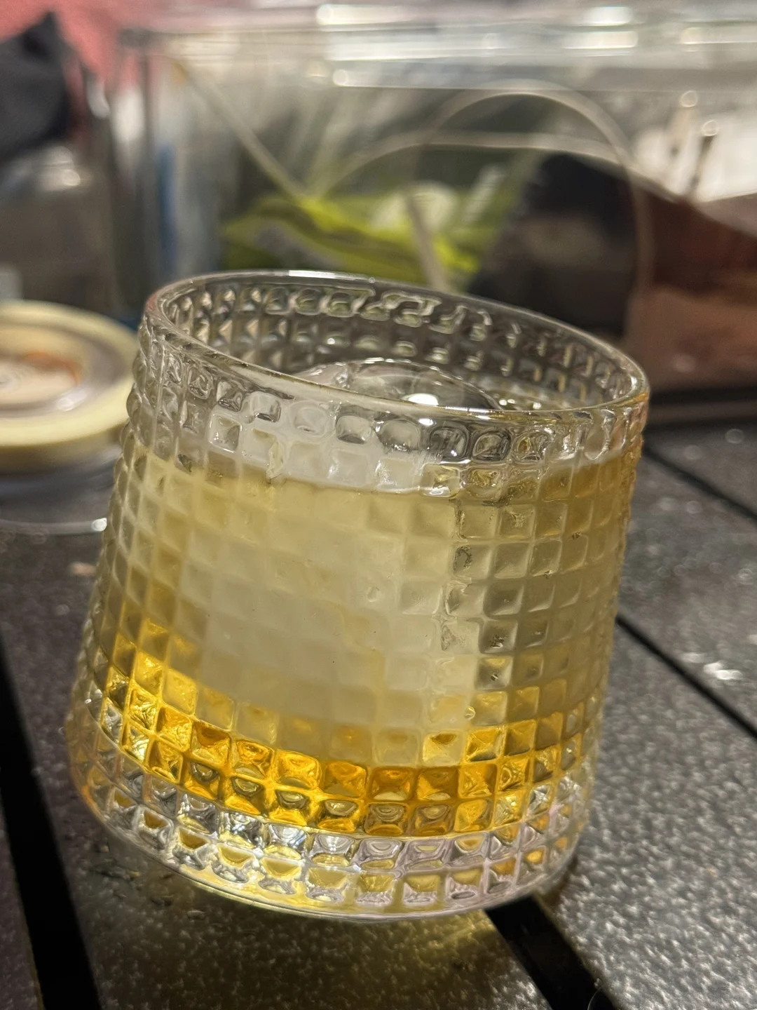 00年女生想创业开酒吧的一天