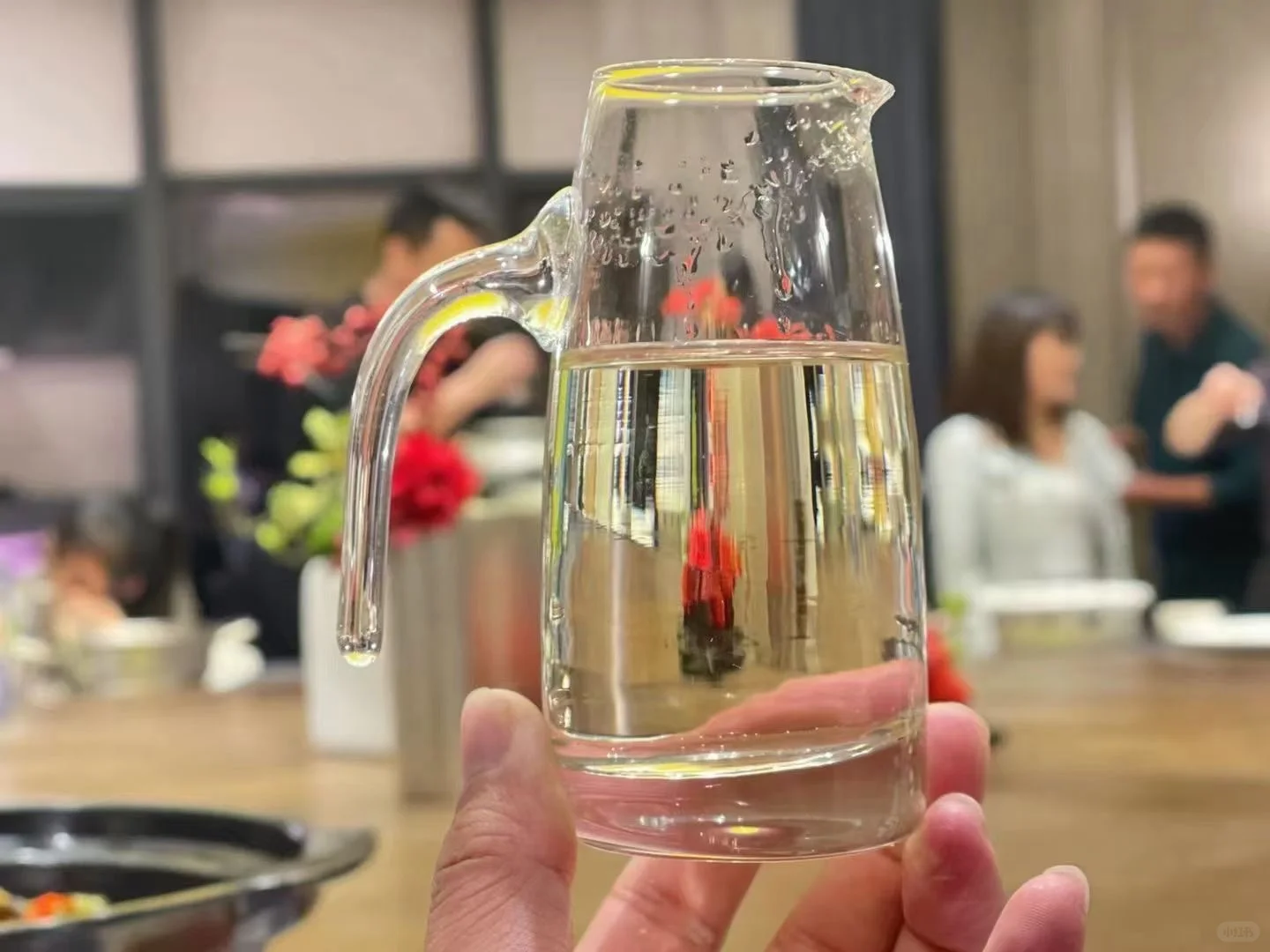 今天在兄弟家里吃饭，他拿的这个光瓶酒好喝