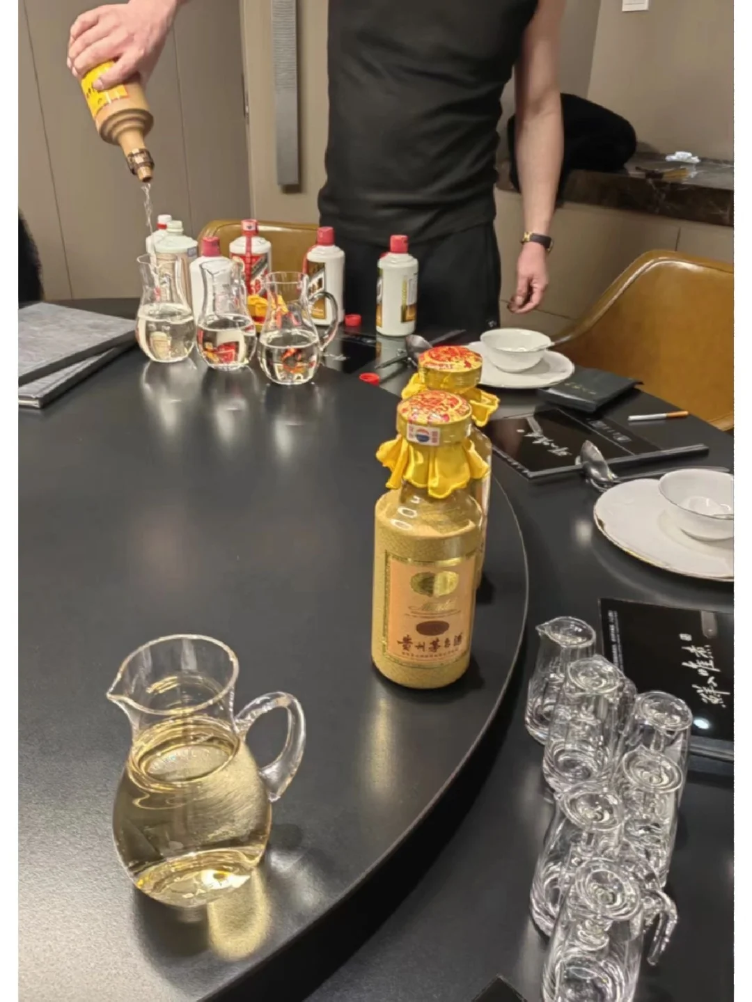 今天在兄弟家里吃饭，他拿的这个光瓶酒好喝