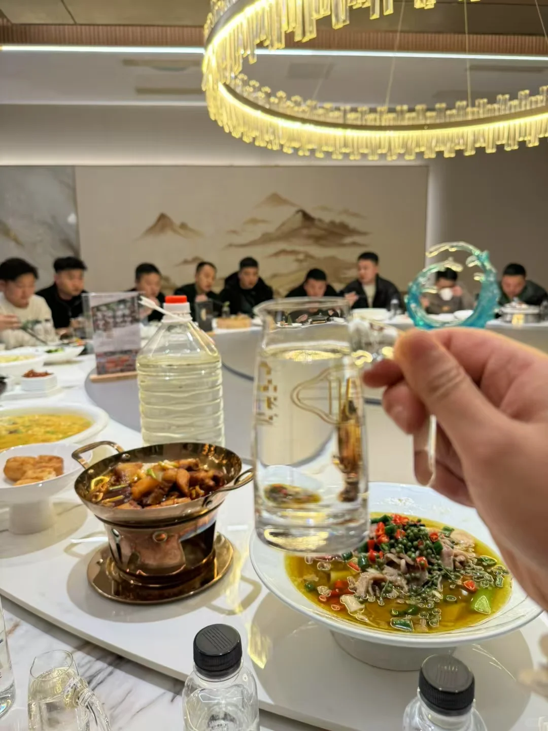 岁月沉淀的琥珀光，一滴酱香见乾坤