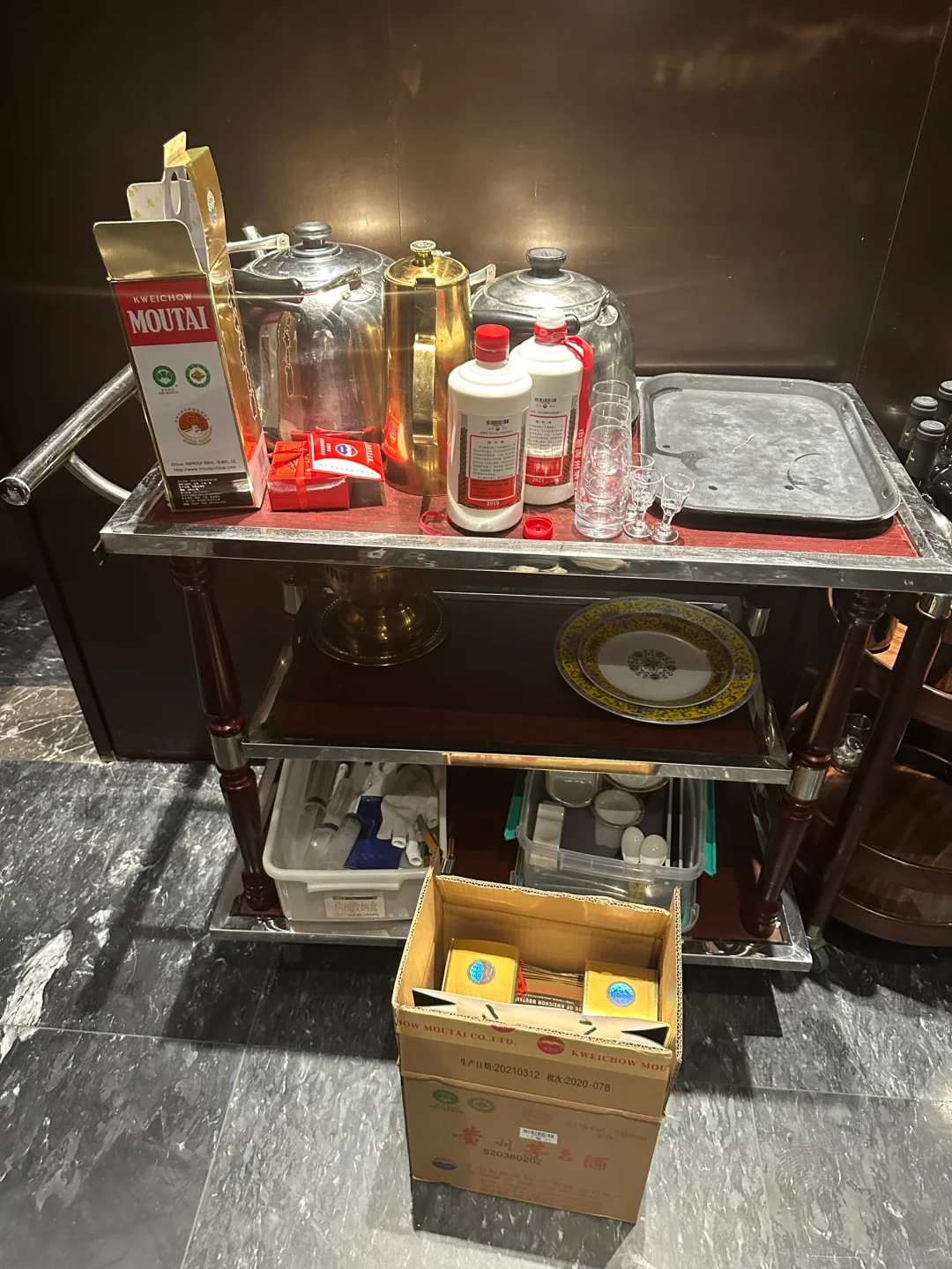白酒踩箱喝