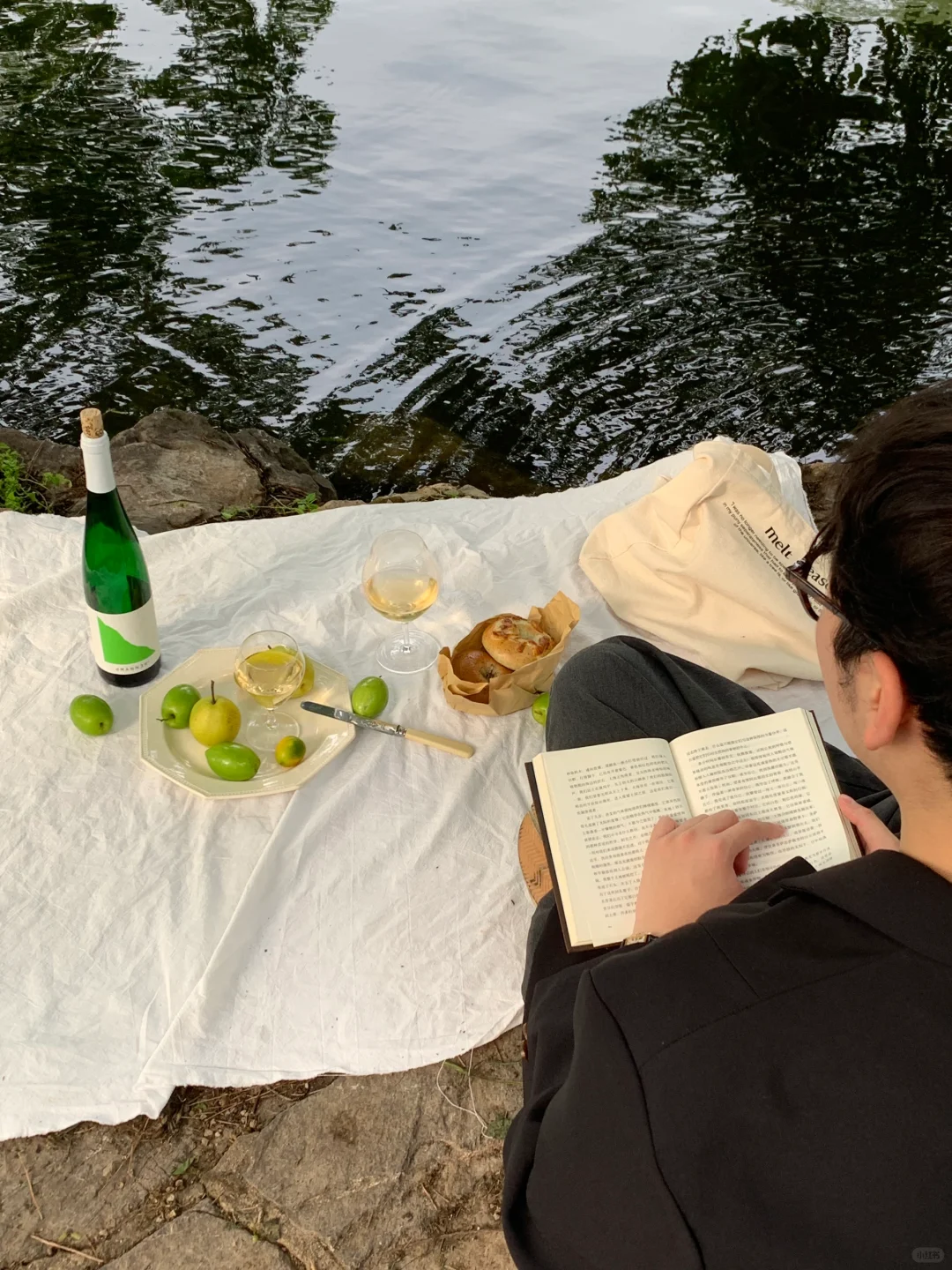 湖边小酌