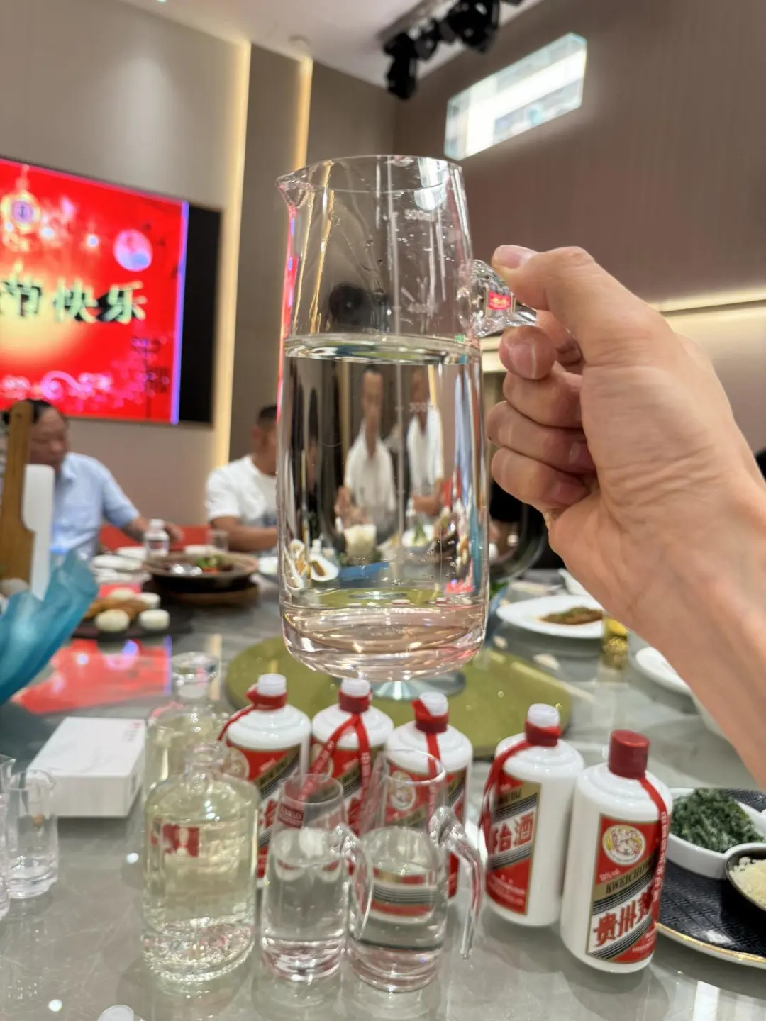 百万身价的姥爷,居然喝的都是“ 商务茅台”?