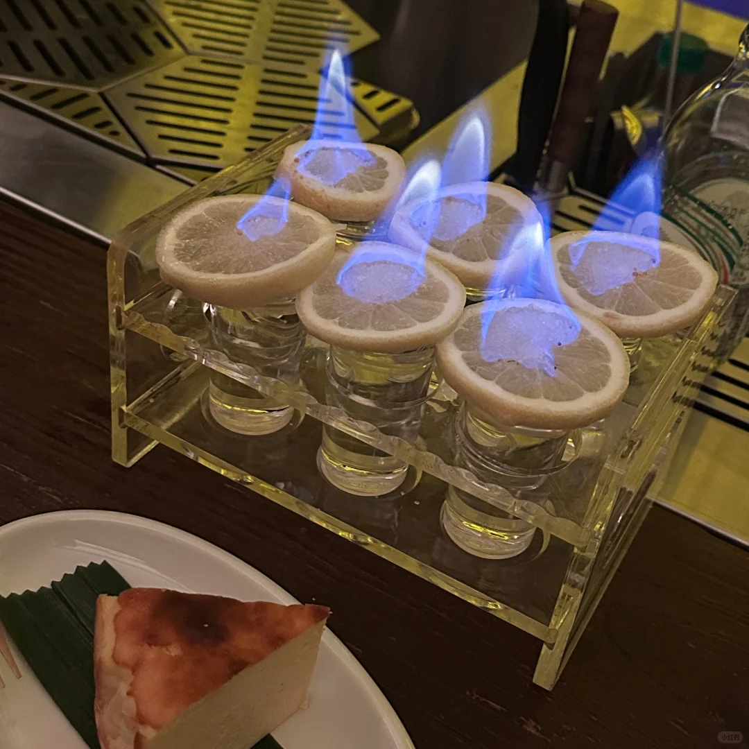 一切都要从银行的那二两白酒说起