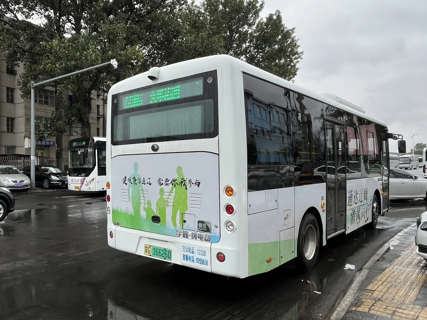 00后去当公交司机很丢人吗