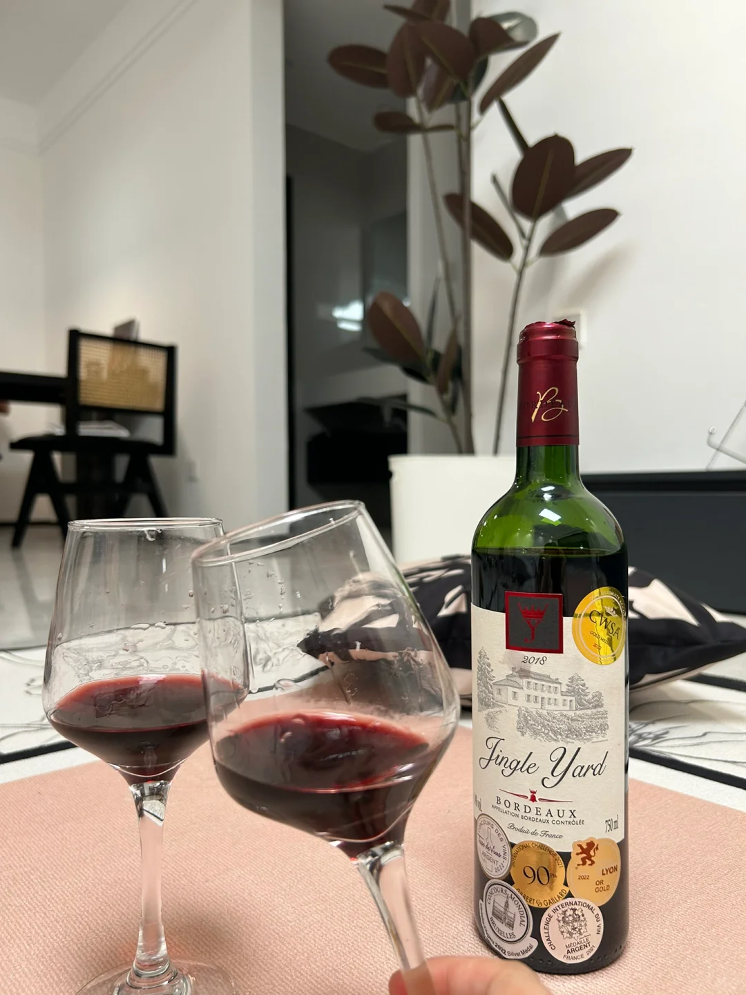 红酒架未到，红酒先行