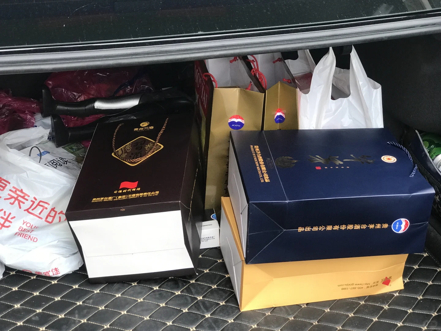 00后女大学生在清远做白酒销售