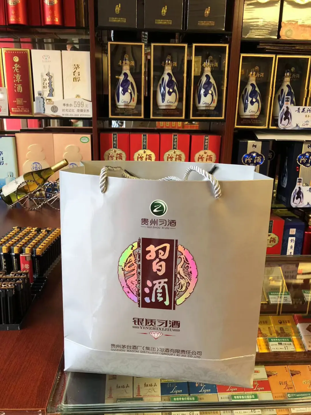 00后女大学生在清远做白酒销售