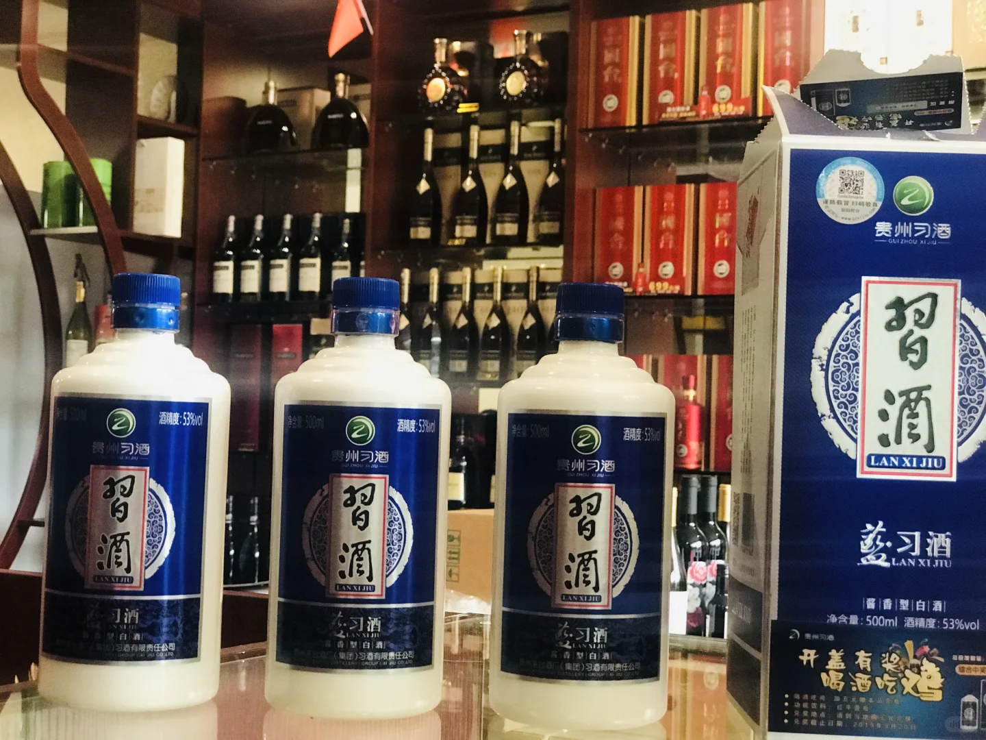 00后女大学生在清远做白酒销售