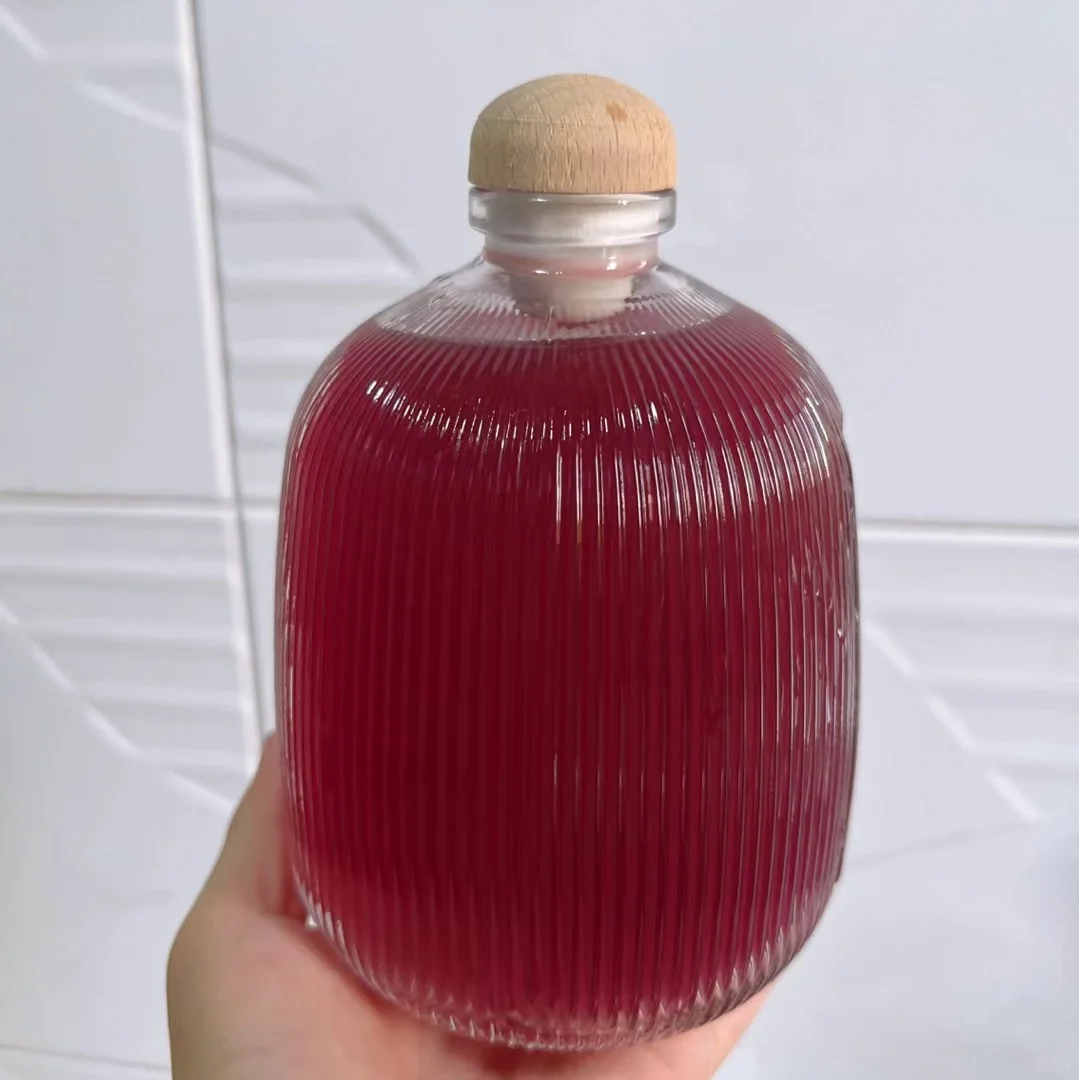 第一次做葡萄酒，不敢喝拿去给我哥试毒哈哈