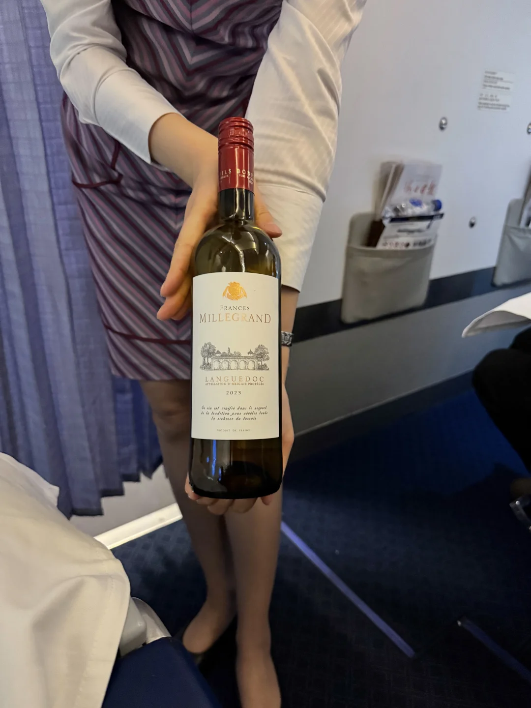 解锁南航空姐侍酒服务