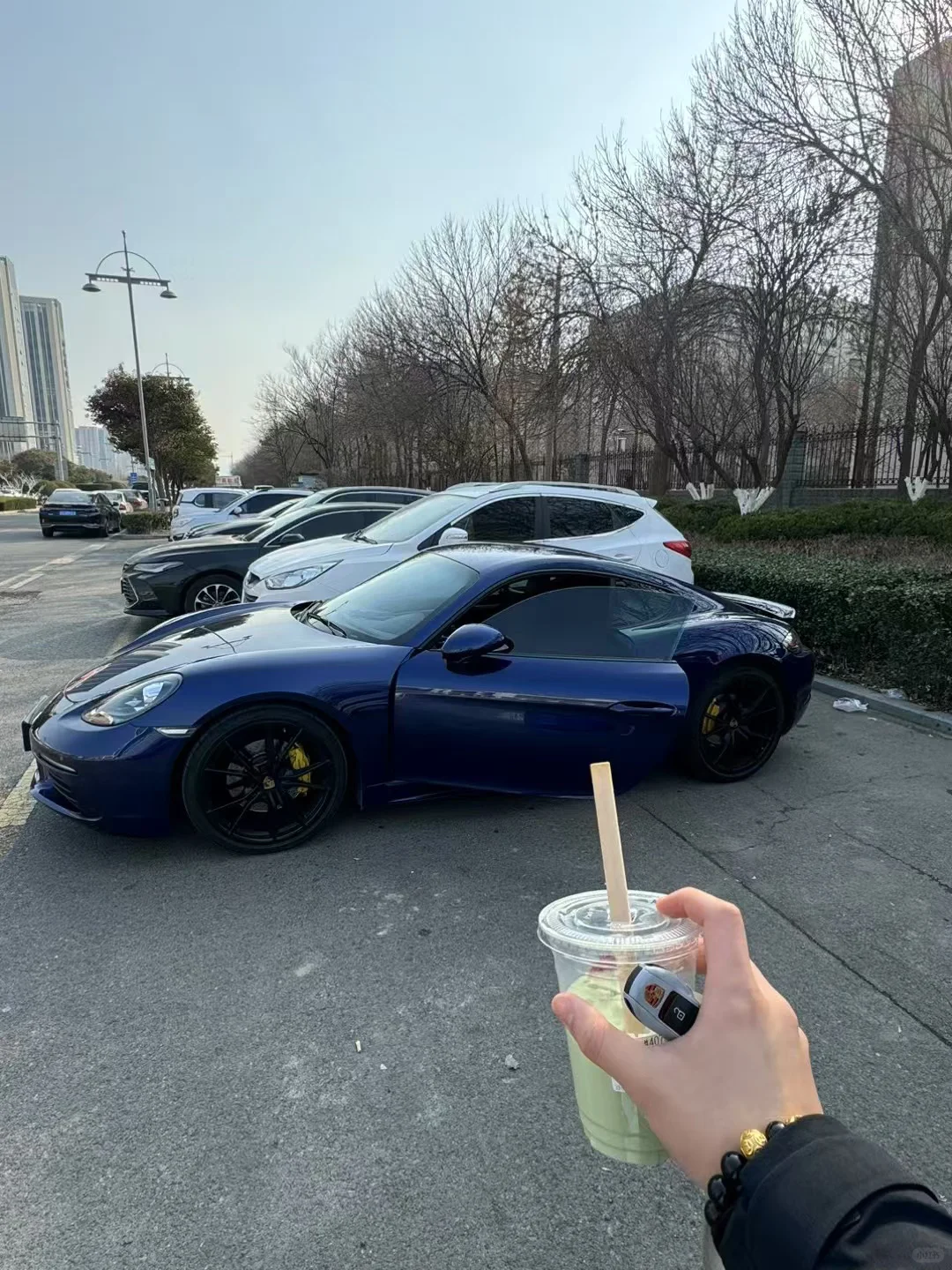 做情绪价值四年，开一千平公司