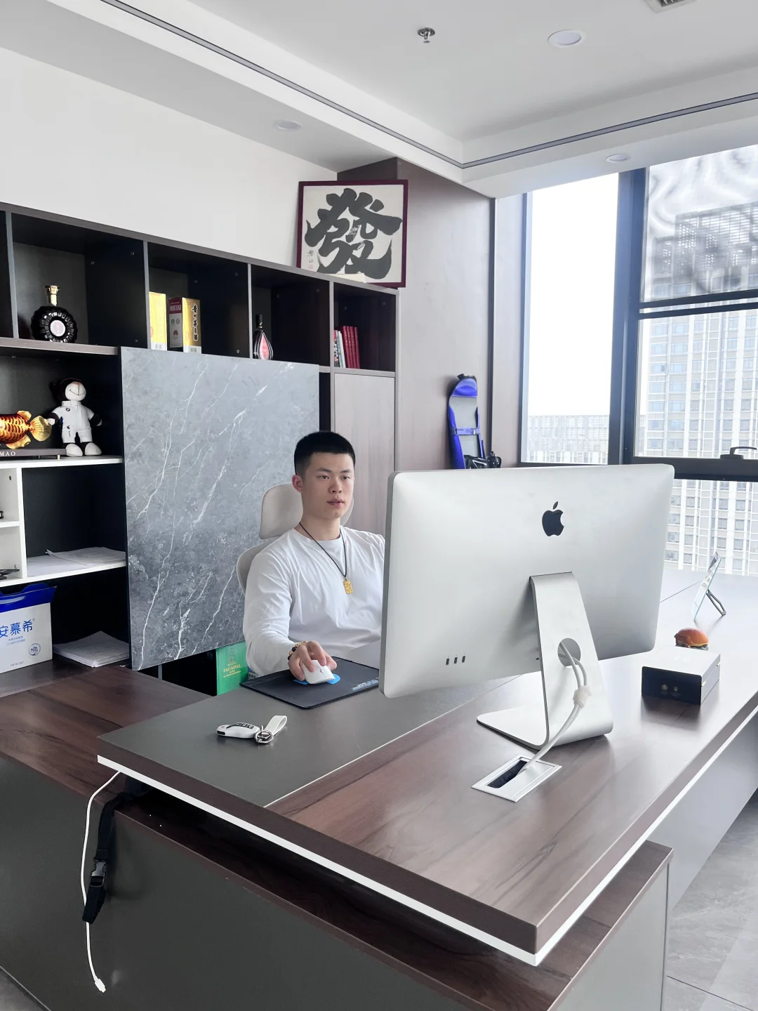 做情绪价值四年，开一千平公司