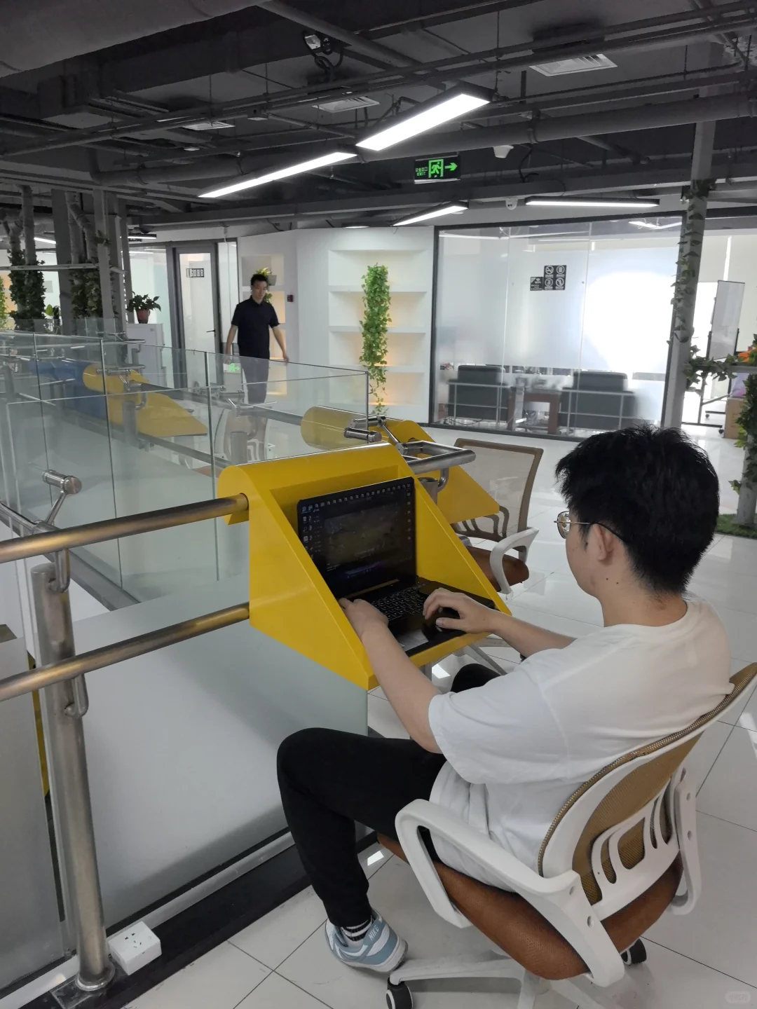 离了个大谱！这也能叫公司？?