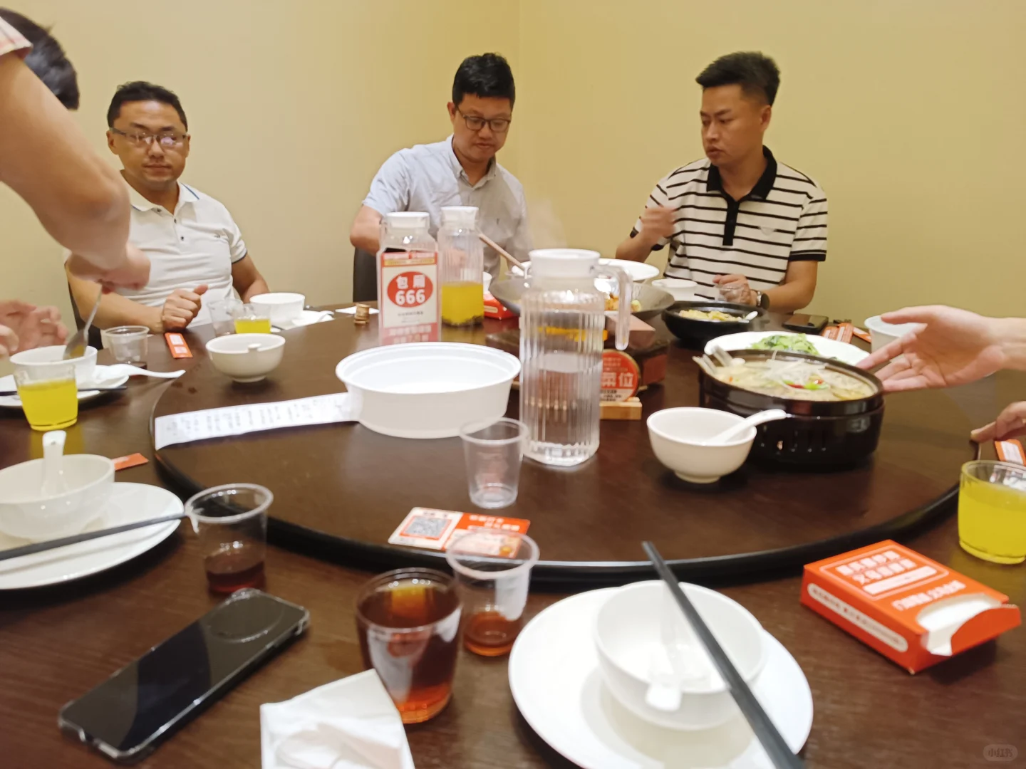 今天对接的是地毯行业的大佬陈总，酒喝多了