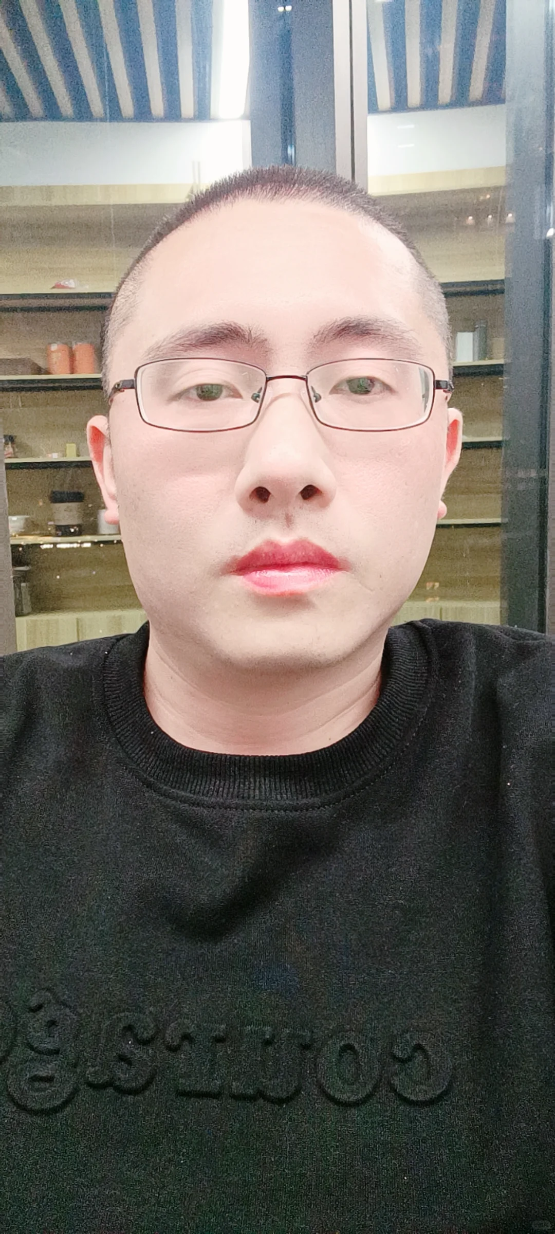 今天对接的是地毯行业的大佬陈总，酒喝多了