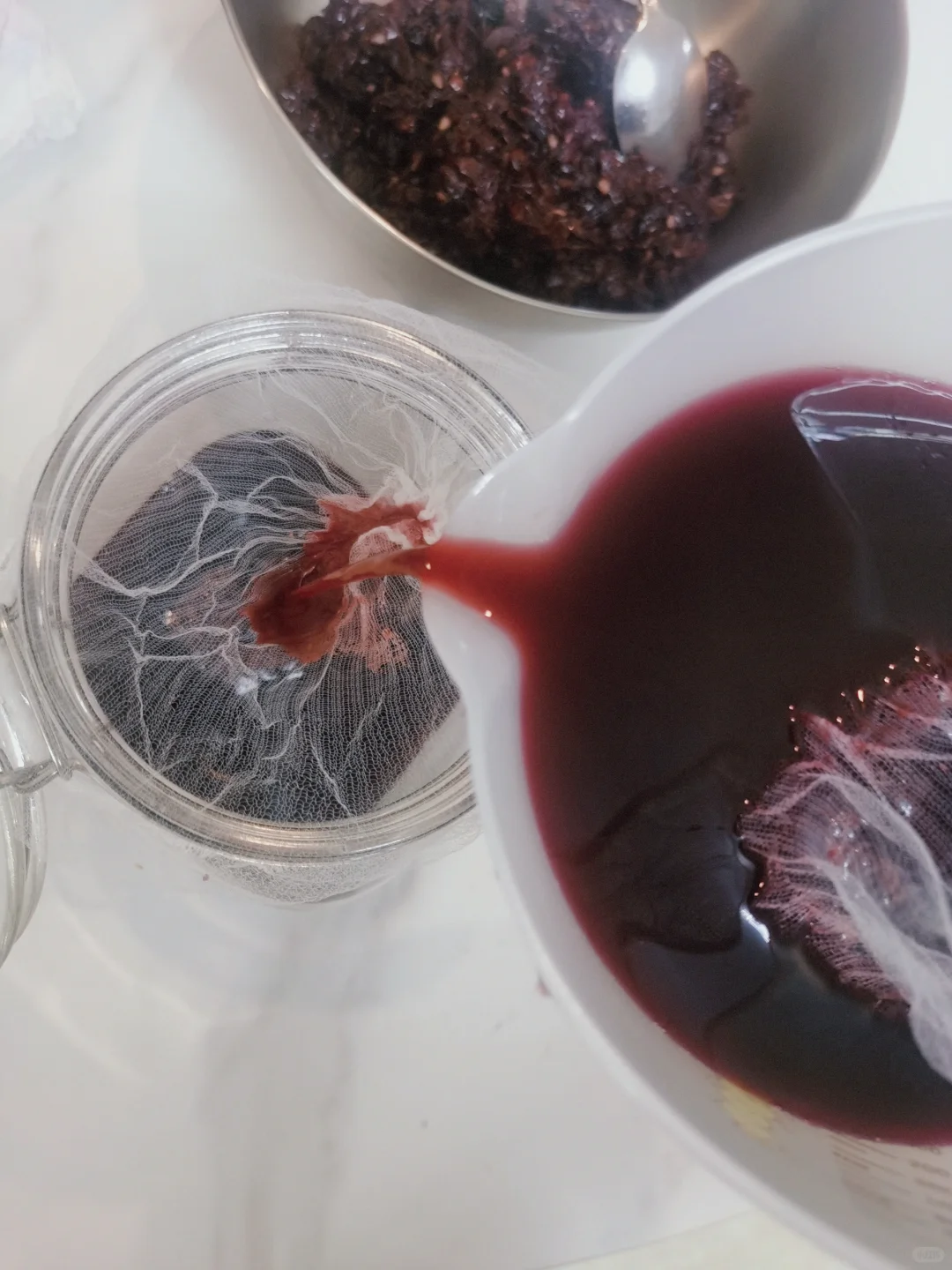 自酿葡萄酒第十一天，过滤进行二次发酵