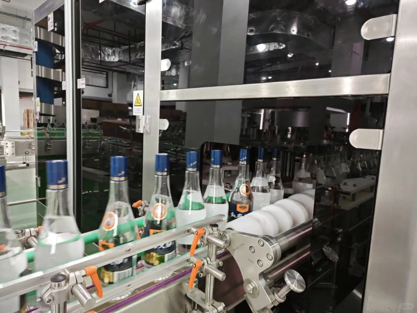 带你参观酒企的酒水包装车间