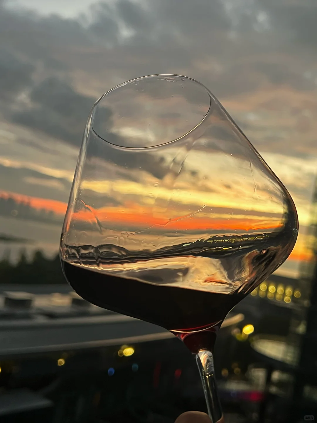 为眼前这景多喝了两杯