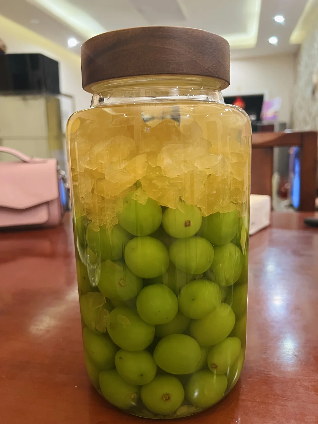 又添一坛阳光玫瑰葡萄酒