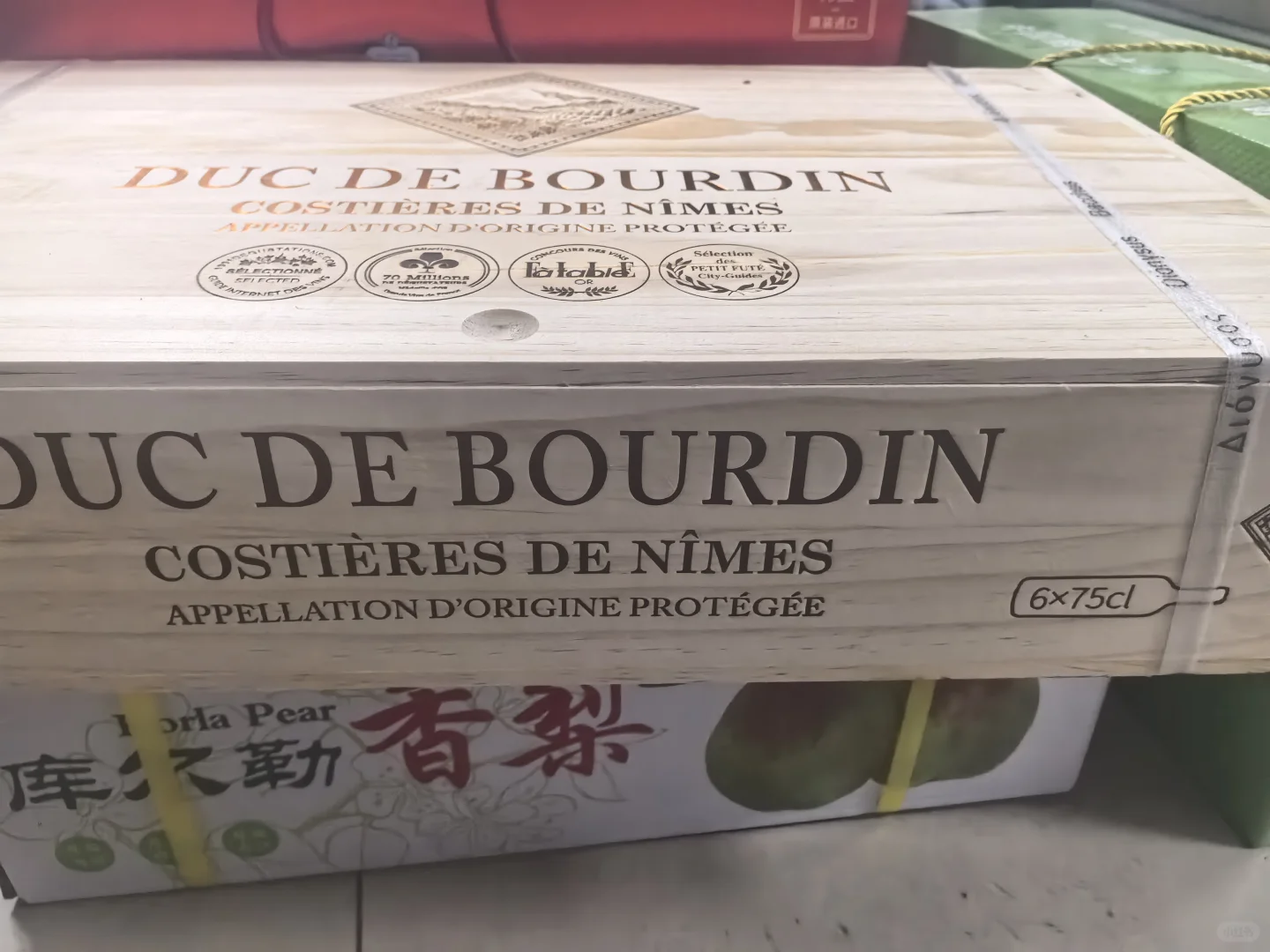 朋友送的红酒说4k一瓶 有没有懂的人帮忙看