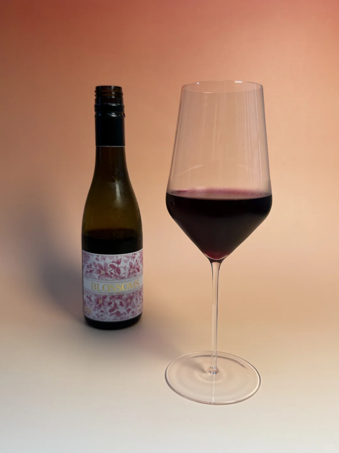 今天品尝广西来的葡萄酒?