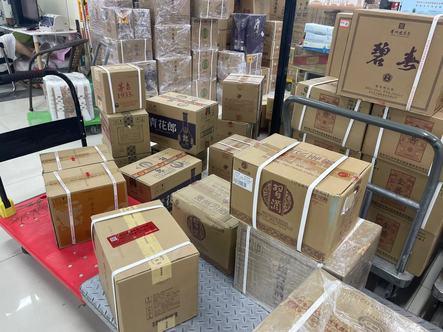 我在百荣世贸商城做全国白酒批发已经十几年