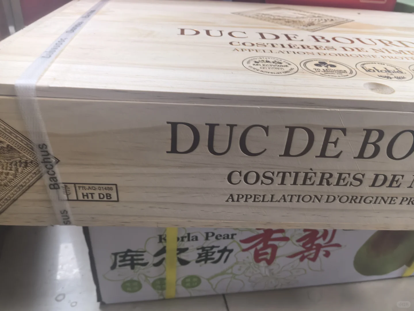 朋友送的红酒说4k一瓶 有没有懂的人帮忙看