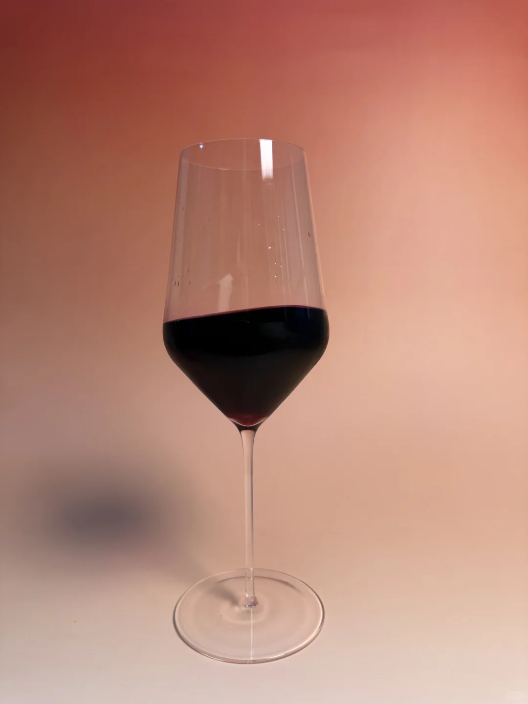 今天品尝广西来的葡萄酒?