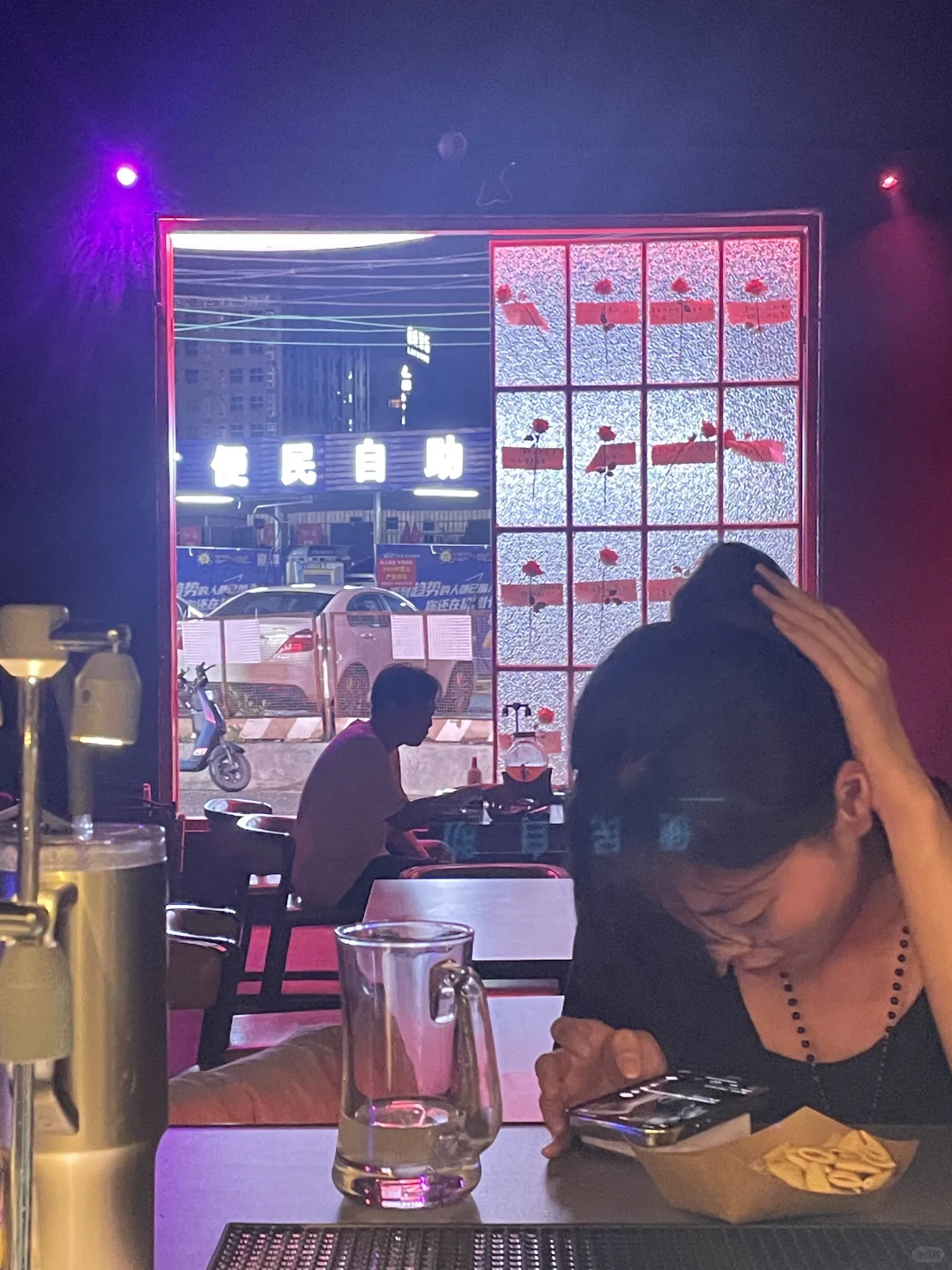 00后，头脑一热花3w开了家小酒馆，月入6w+?