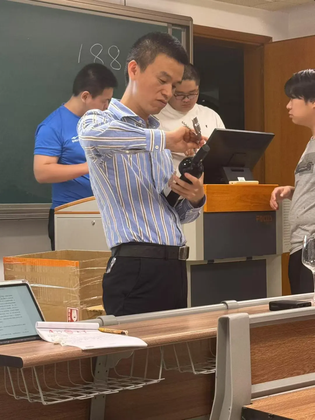 厦门大学的葡萄酒品鉴课? 太绝啦!