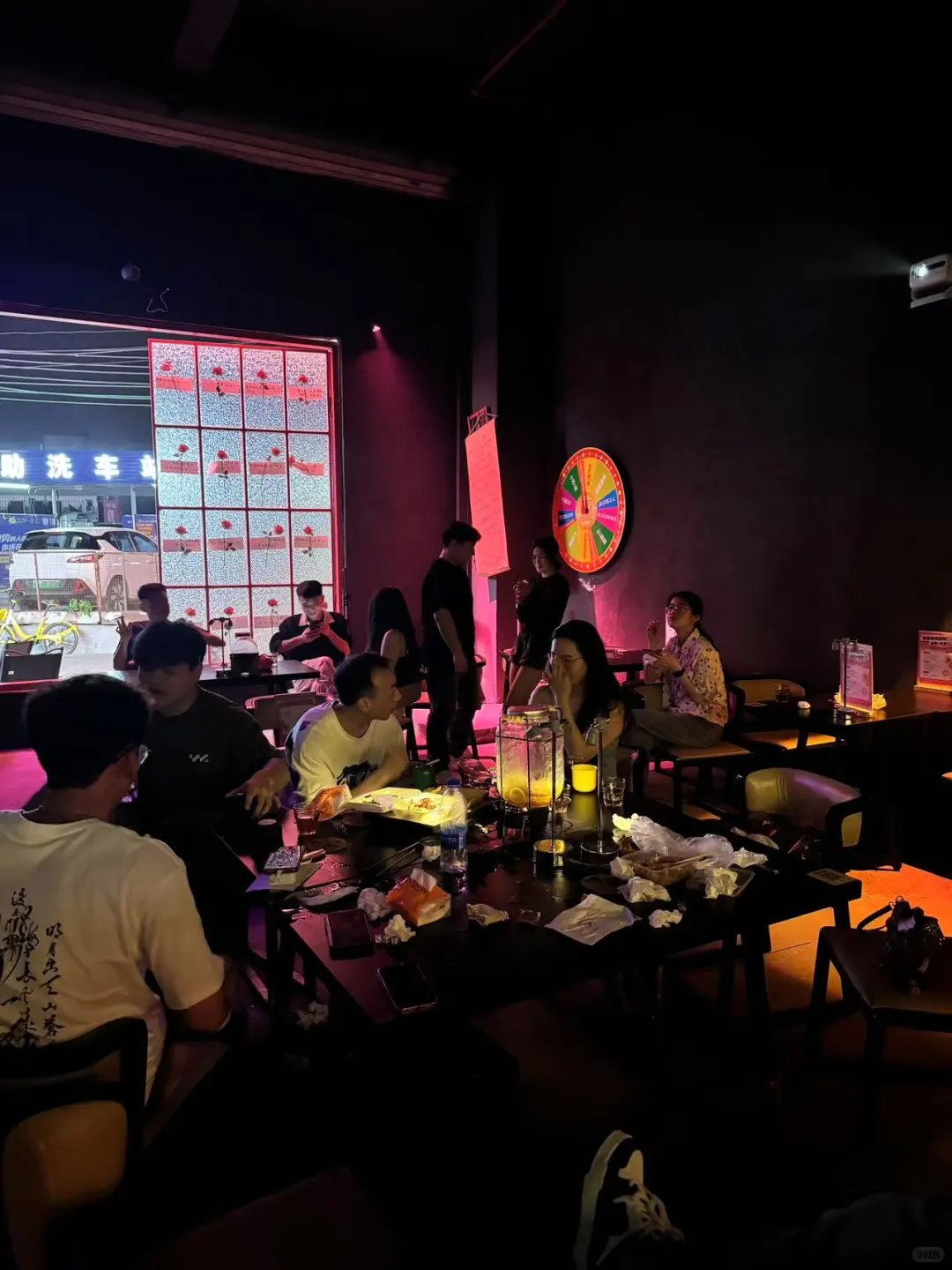 00后，头脑一热花3w开了家小酒馆，月入6w+?