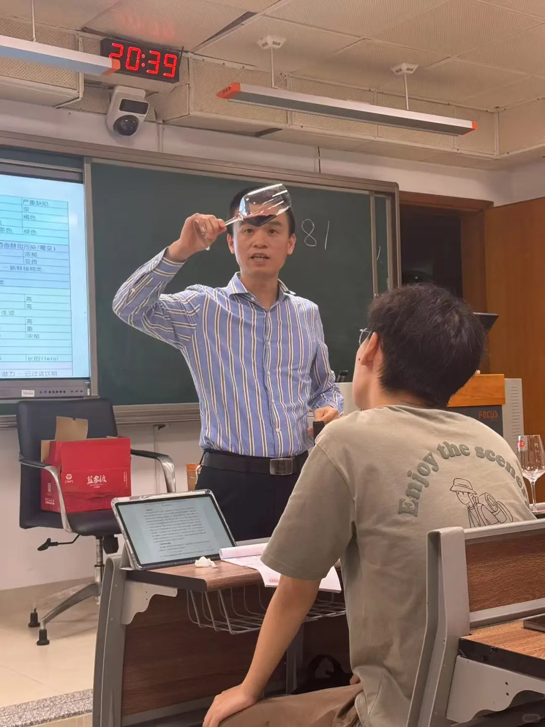 厦门大学的葡萄酒品鉴课? 太绝啦!