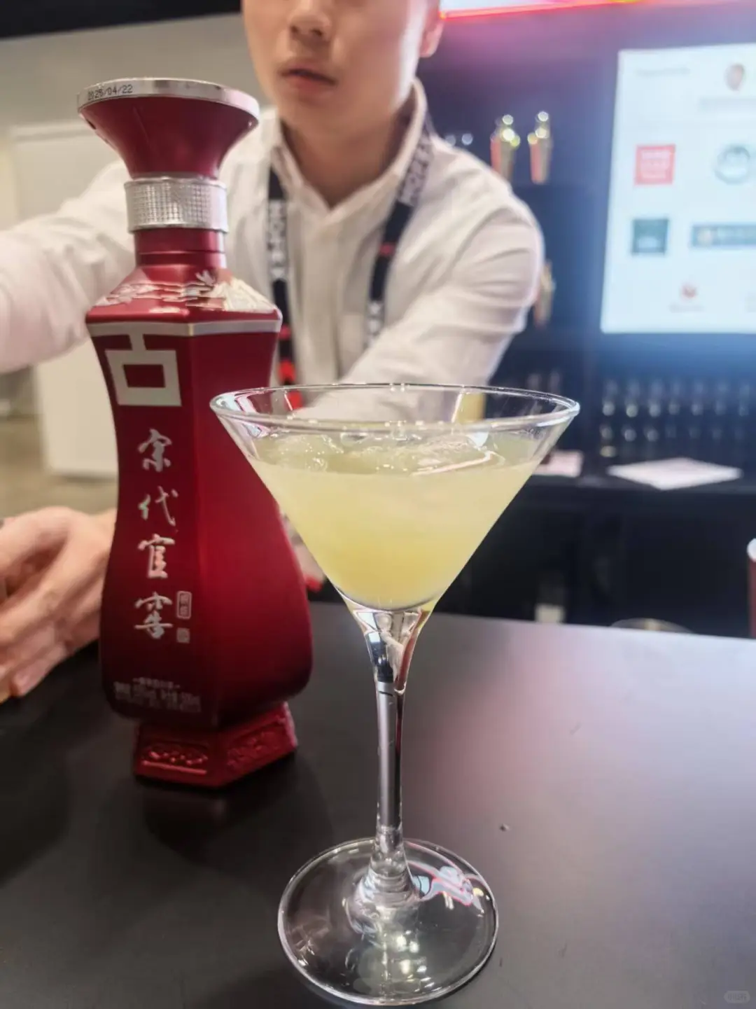 太权威了！香港调酒大师用的白酒基酒是？