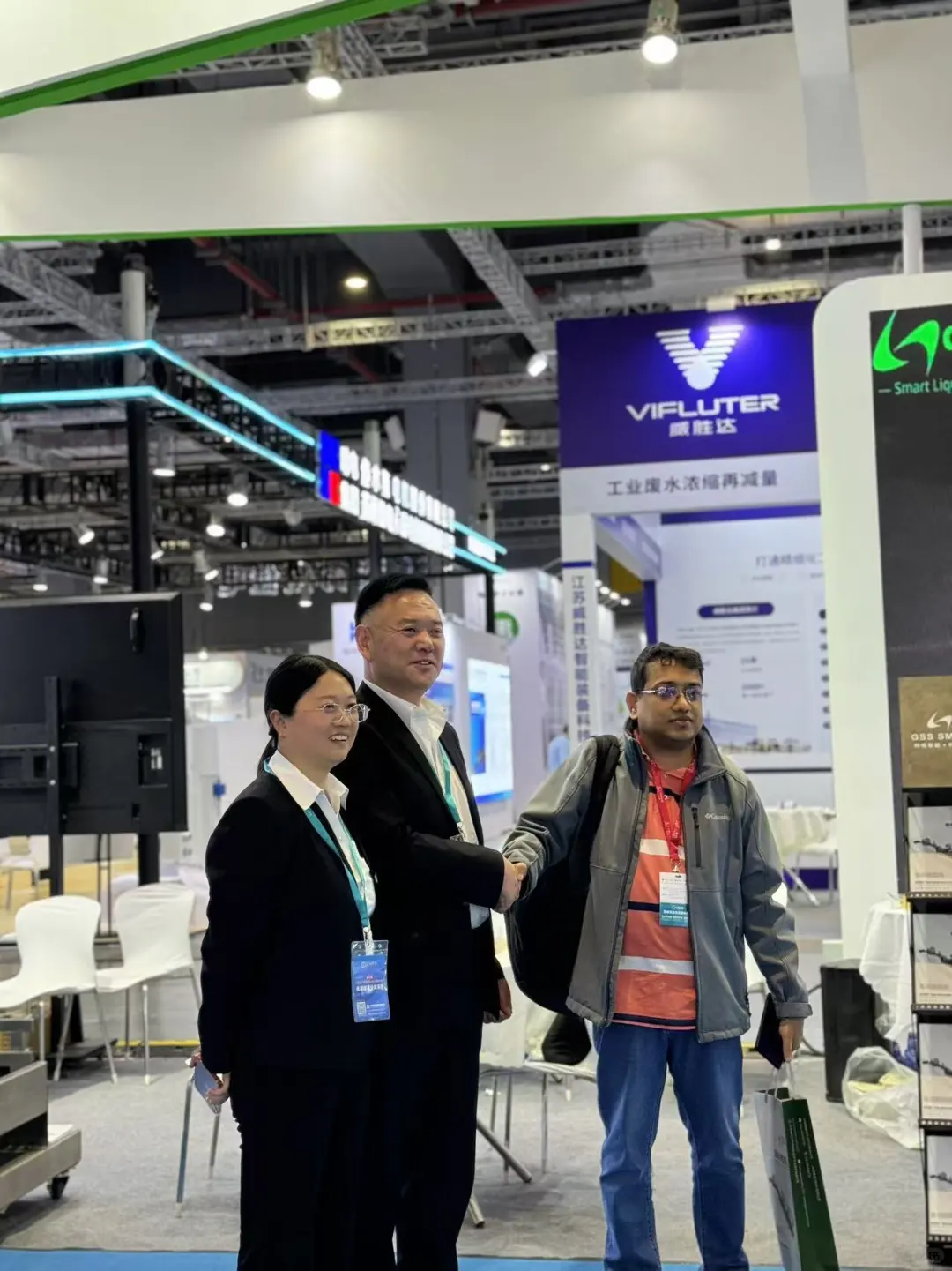 上班一个月就去参展了