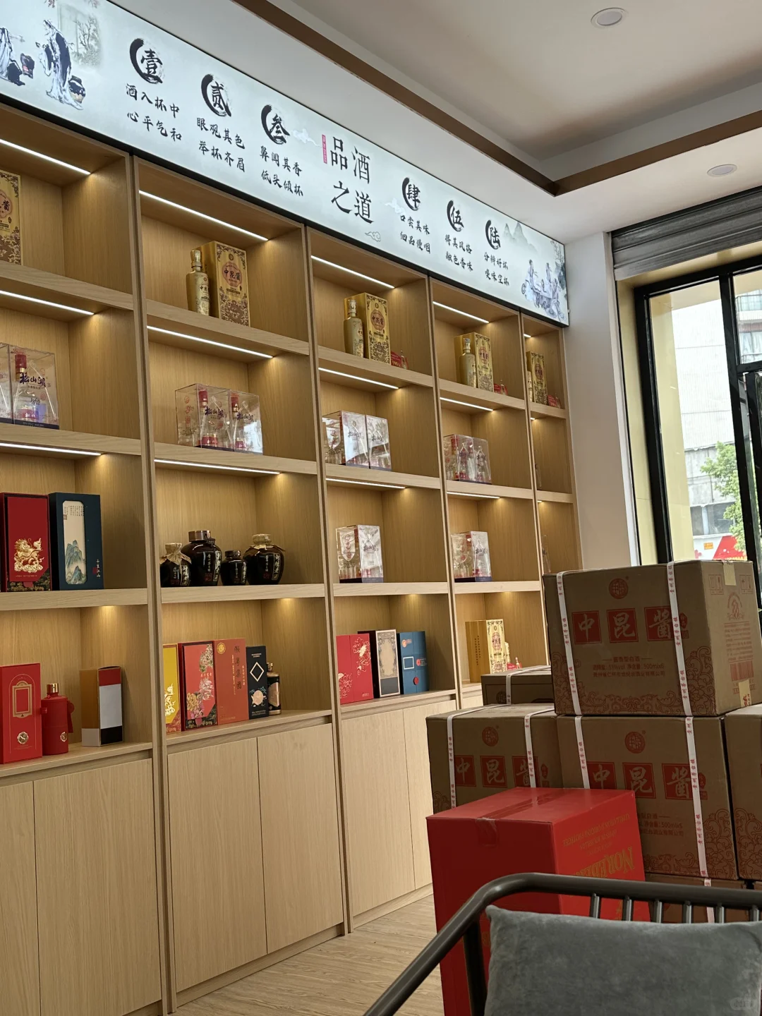 01年离异后怒开一家酒庄