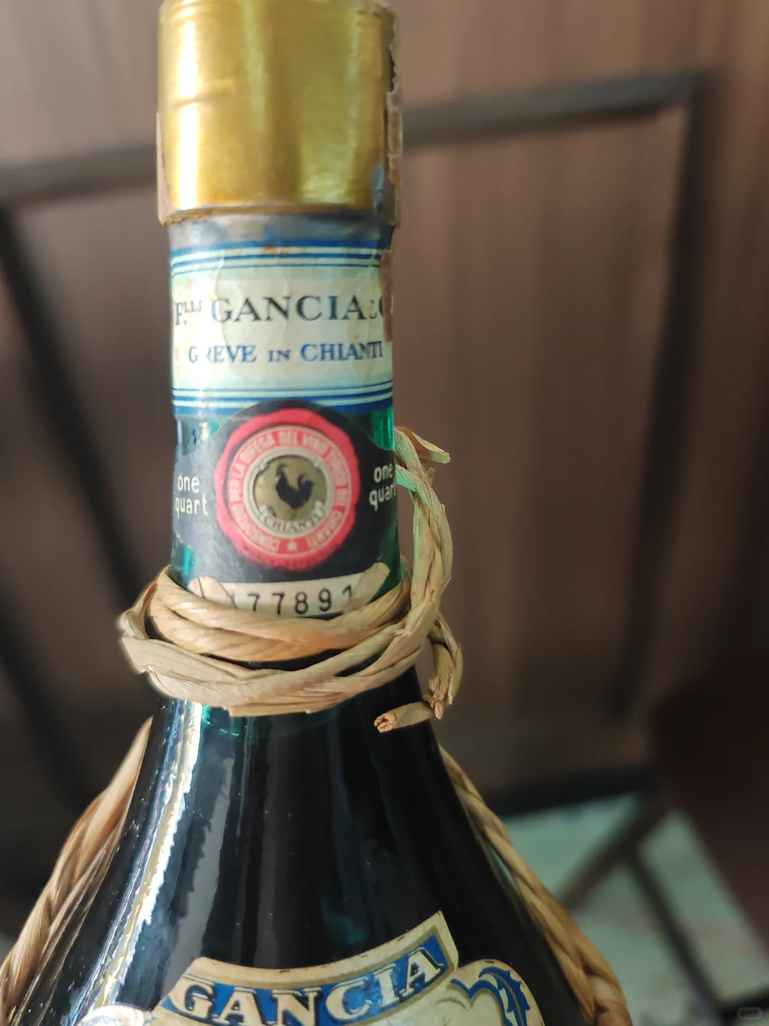甘嘉的红葡萄酒