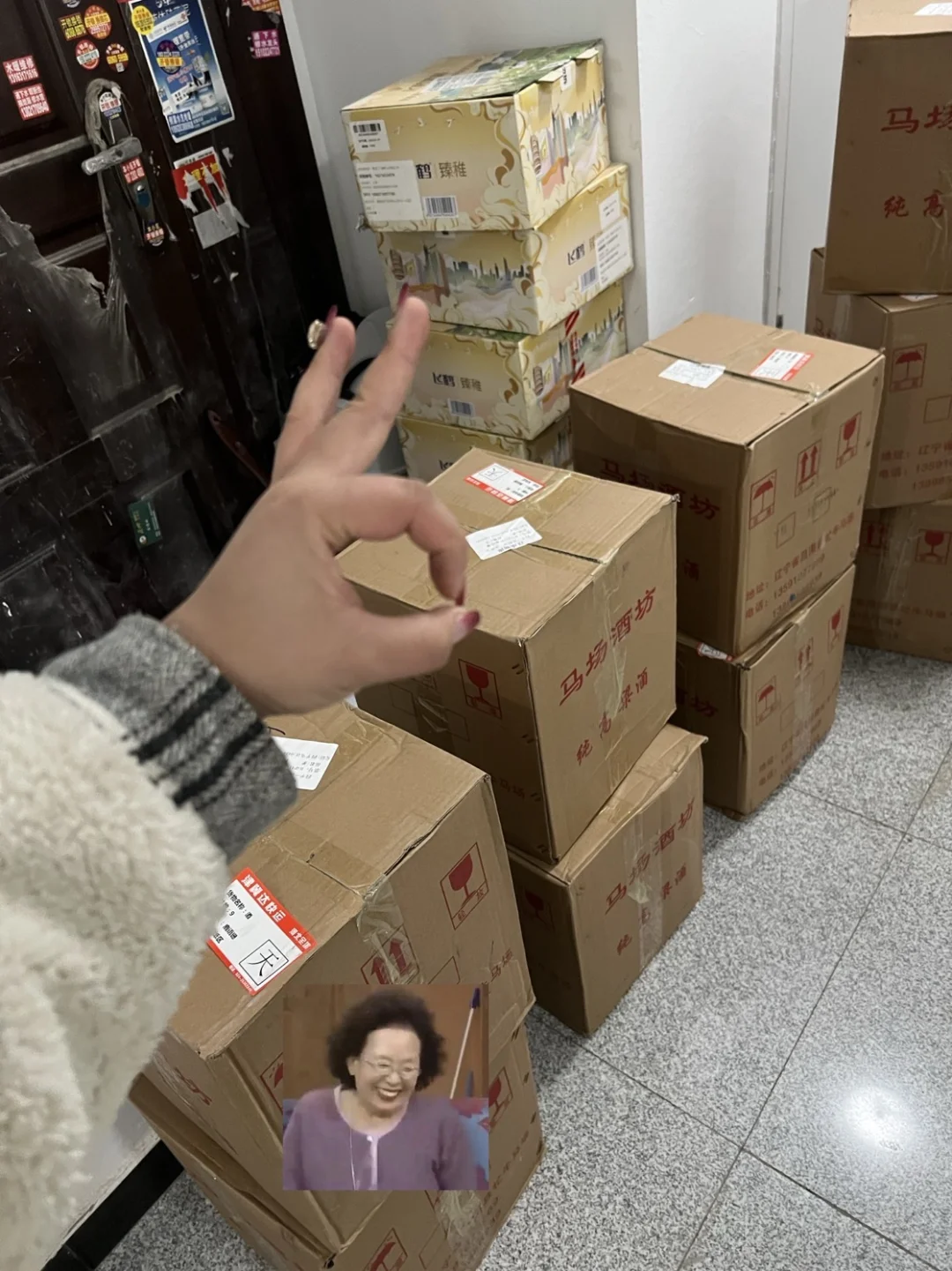 轻松拿捏9箱白酒全靠有力气