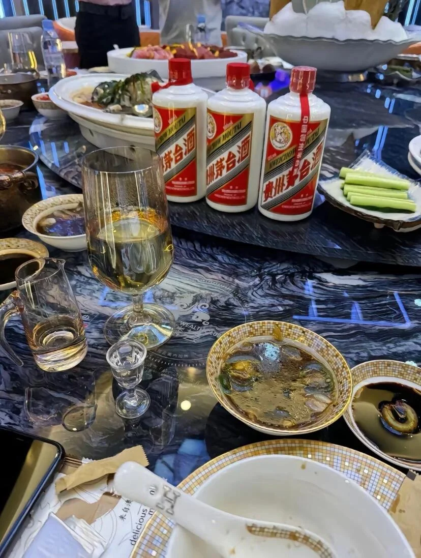 无名的人啊，敬你一杯酒
