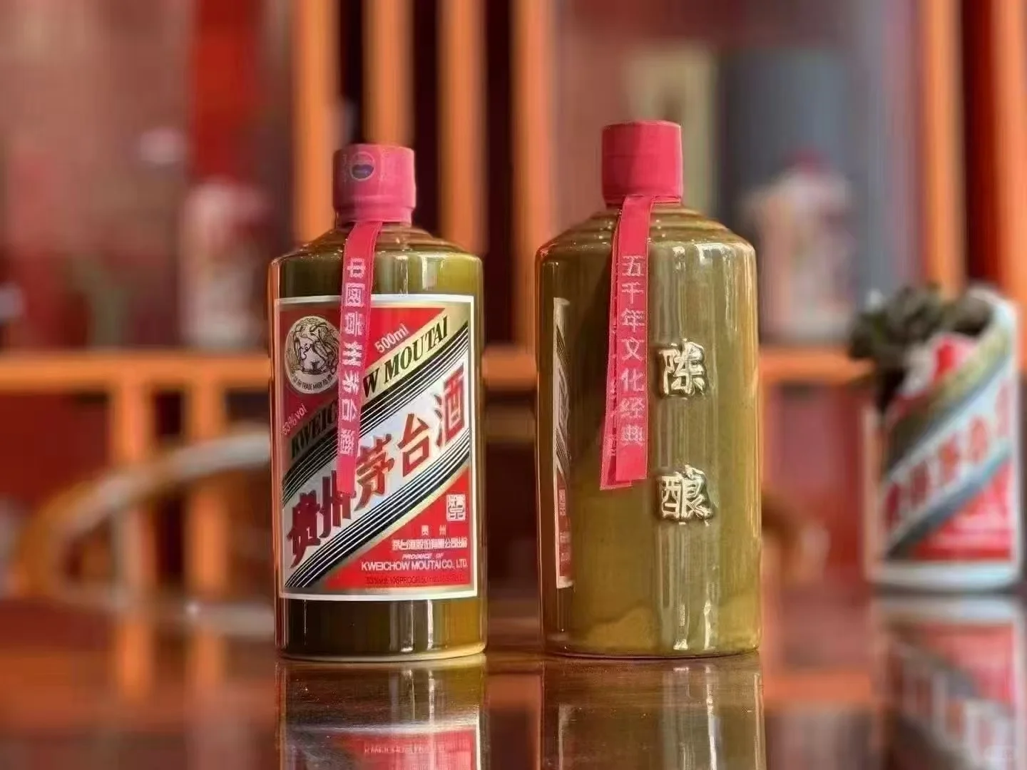 两瓶白酒，一个故事一瓶是面子，一瓶是生