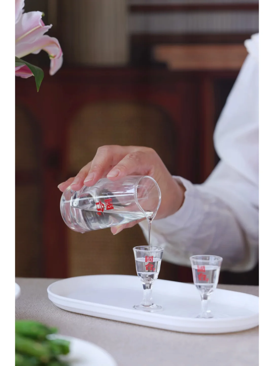 救命！这瓶白酒礼盒直接让我被夸上热搜?